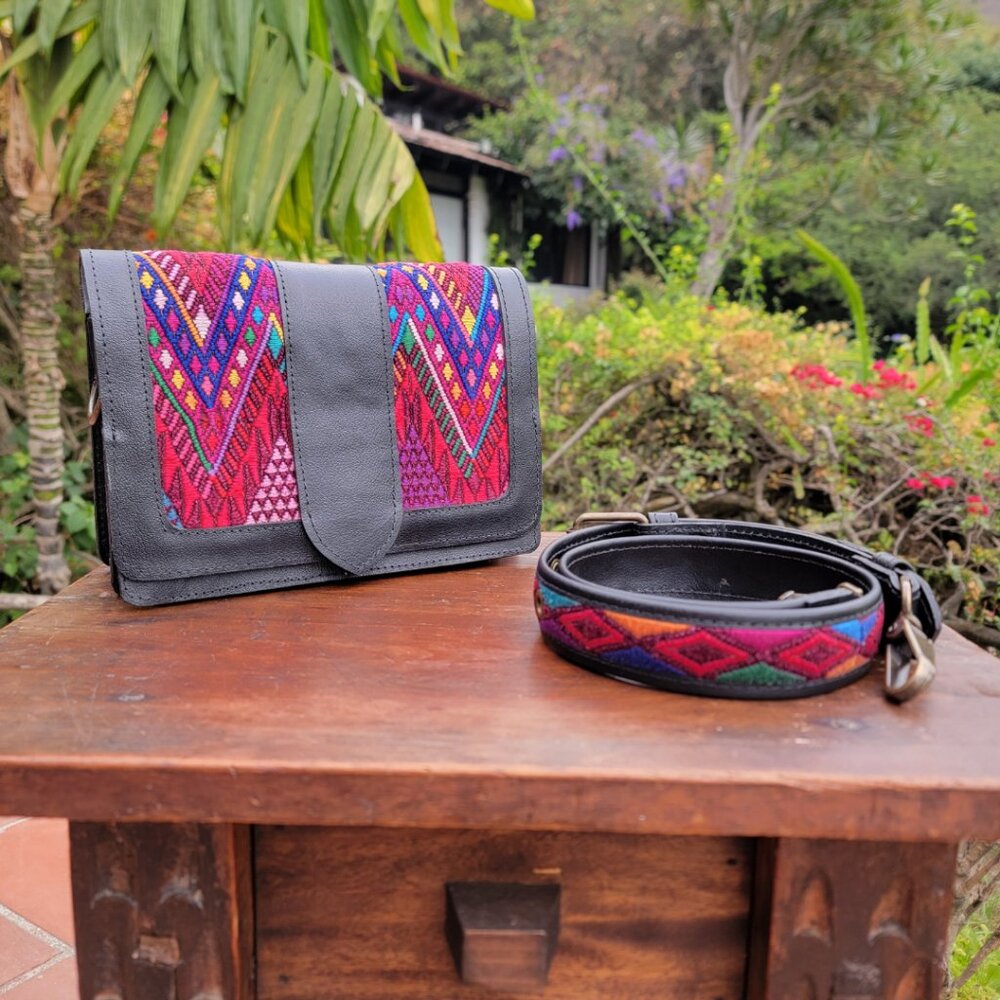 Unique Guatemalan Leather Handbag - Recycled Huipil & Black Leather (Temoatzin) - Picture 2 of 3